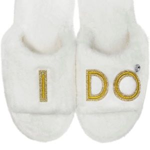 NWT Women's White & Gold Fuzzy Bridal "I DO" Slide Slippers 👰‍♀️